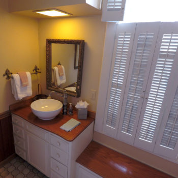 Private bath for sunrise room