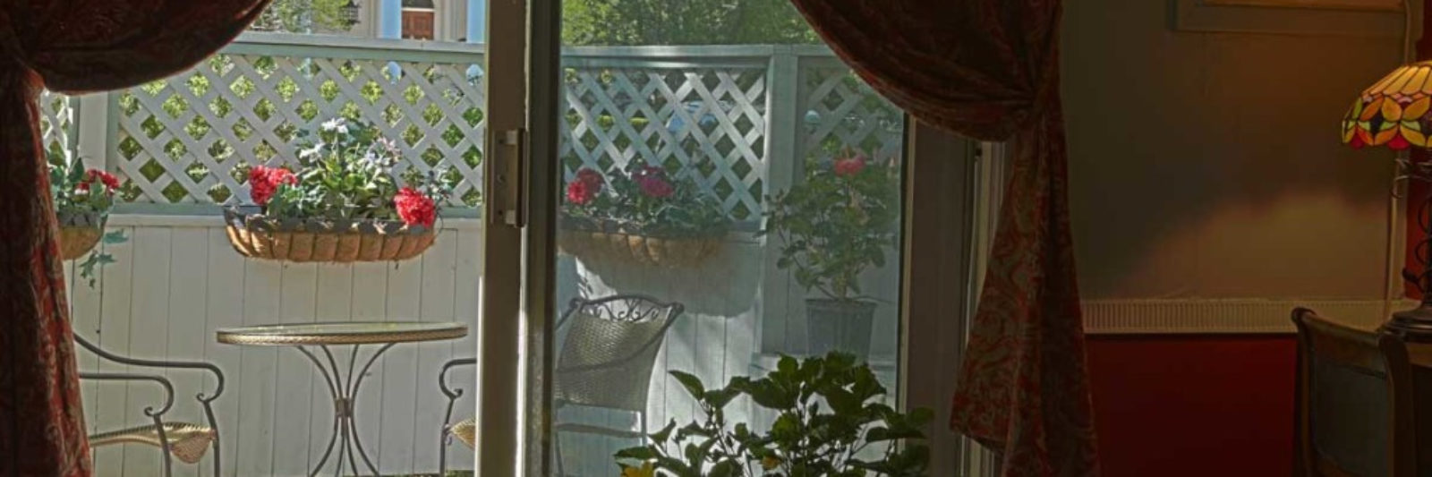 courtyard room with private entrance and courtyard.