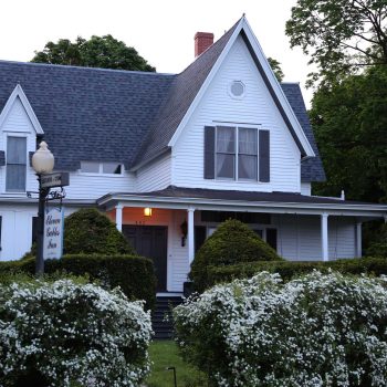 Lakefront hotel Lake Geneva